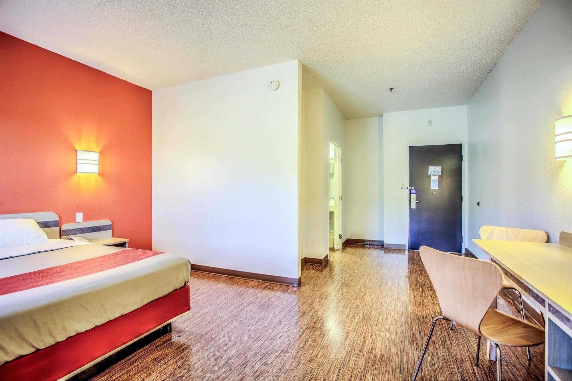 Hotel 6-missoula, Mt 4*